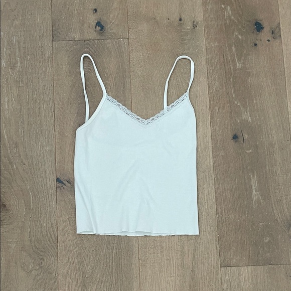 Brandy Melville 3 Tops and 1 Sweater, - Picture 4 of 9